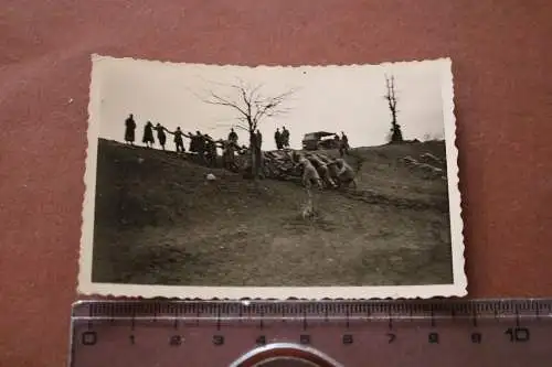 tolles altes Foto - Soldaten helfen Kradfahrer Motorrad den Hügel hoch 