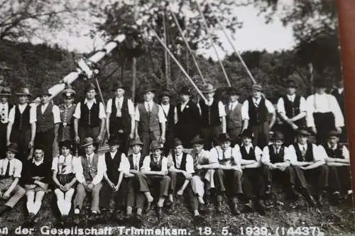 tolles altes Foto - Maibaumsetzen - Gesellschaft Trimmelkam - 1939