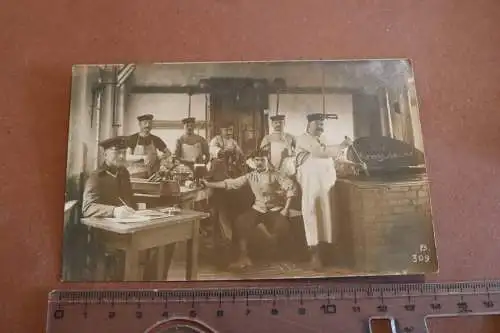 tolles altes Foto - Soldaten - Koch - Schreiber - Verpflegung - 1915