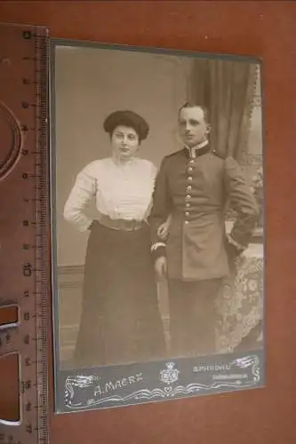 tolles altes Kabinettfoto - Portrait eines Soldaten mit Frau -  Spandau 