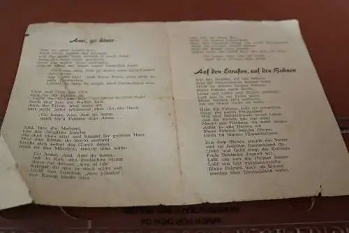 tolles altes Blatt mit Lieder - Thälmann-Lied, Ami go home  DDR ??