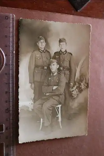 tolles altes Foto - drei Soldaten - 538 Inf-Regt. ??? Litze Schulterklappe