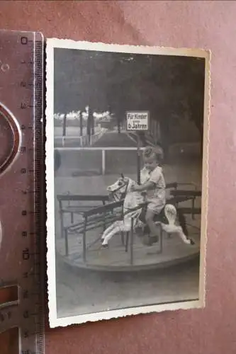 tolles altes Foto Hamburg - Spielplatz Kinderkarussel mit Pferd - 1938