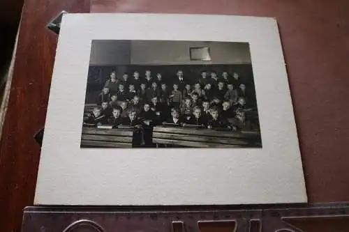 tolles altes Klassenfoto - Schulklasse - Knabenschule - Ort ?? 1910-30 ??