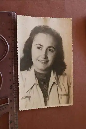 tolles altes Foto - Portrait einer hübschen Frau - 1946