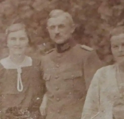 tolles altes Familienfoto - Mann General , Junge mit Karabiner ???