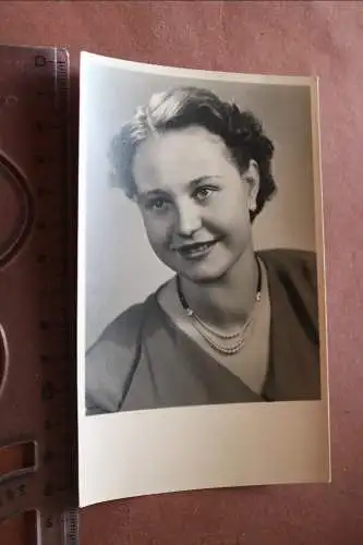 tolles altes Foto - Portrait einer hübschen Frau aus Dippoldswalde - 50er Jahre