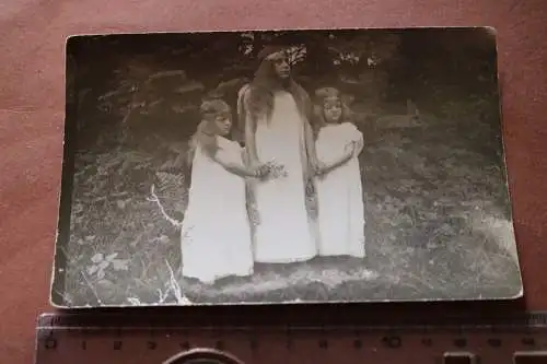 tolles altes Foto - kleine Mädchen , eins im Engelskostüm - 1900-1920 ?