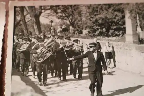 zwei alte Fotos - Festmarsch - Feuerwehr - Ort ??  30-50er Jahre