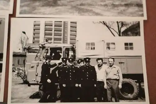 vier alte Fotos - Feuerwehr ? Männer in Uniform  Raum Grimma - 70-80er Jahre