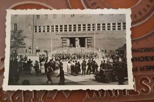 tolles altes Foto - München 1934 - Musikkapelle vor der Bibliothek des deutschen