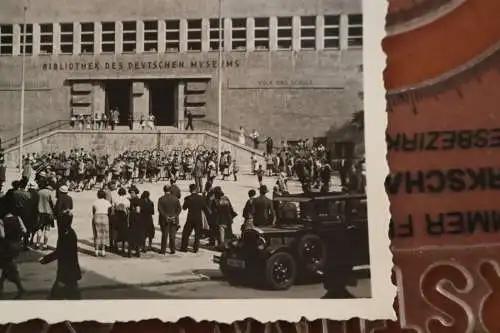 tolles altes Foto - München 1934 - Musikkapelle vor der Bibliothek des deutschen