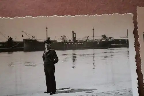 zwei alte Fotos - Matrose Kriegsmarine am Hafen - Schiff  Sainte-Maxime
