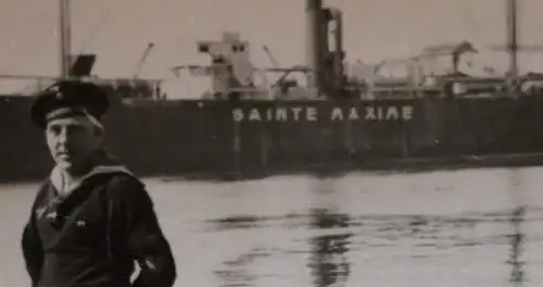 zwei alte Fotos - Matrose Kriegsmarine am Hafen - Schiff  Sainte-Maxime