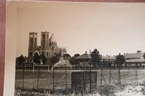 tolles altes Foto - Sportplatz u Saint Bavo Catholic Cathedral Basilica  Haarlem