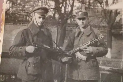 altes Foto - polnische ??? Soldaten mit Maschinenpistole  - 40-50er Jahre ?