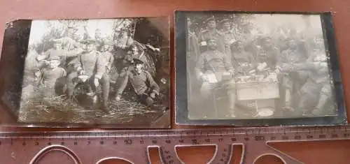 zwei alte Foto - Soldaten der Kavallerie beim essen 1914