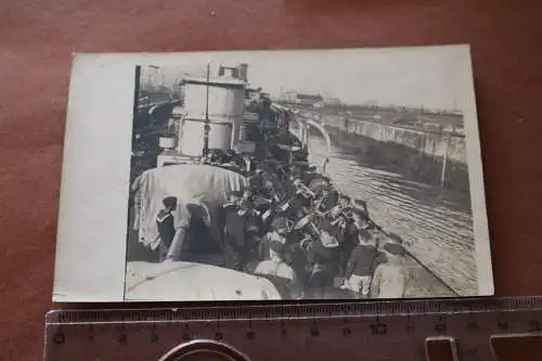 tolles altes Foto  - Matrosen Musikkorps spielt auf dem Schiff