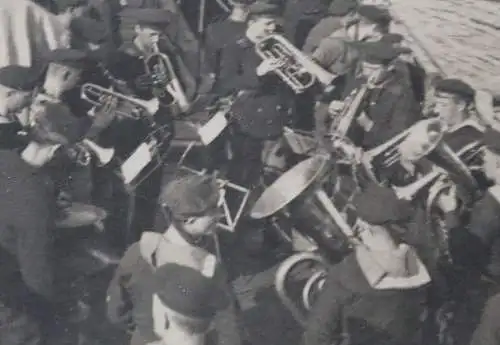 tolles altes Foto  - Matrosen Musikkorps spielt auf dem Schiff 