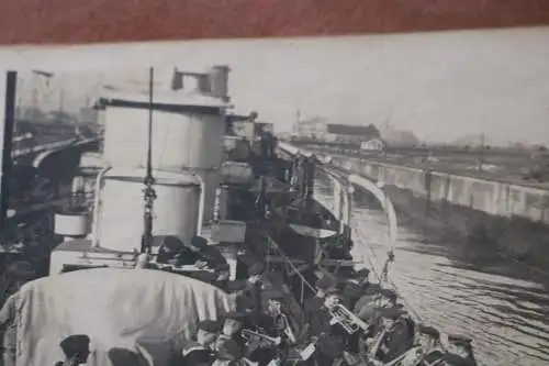 tolles altes Foto  - Matrosen Musikkorps spielt auf dem Schiff 