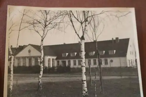 drei alte Fotos - Fliegerhorst Zerbst ??? Eingang, Kantine , Windsack