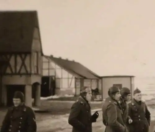 tolles altes Foto -  Piloten vor der Abfahrt zum Flugdienst Kanitz 1939