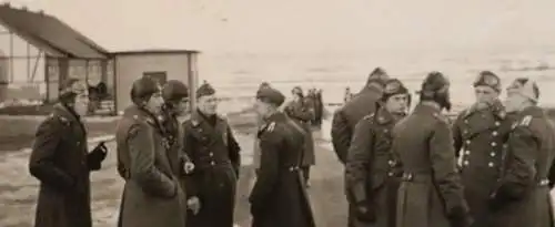 tolles altes Foto -  Piloten vor der Abfahrt zum Flugdienst Kanitz 1939