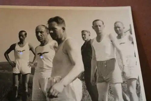 altes Foto - Soldaten der Luftwaffe im Sportdress