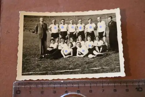 tolles altes Gruppenfoto - Sportgruppe - Männer Frauen im Sportdress - 30-40er J