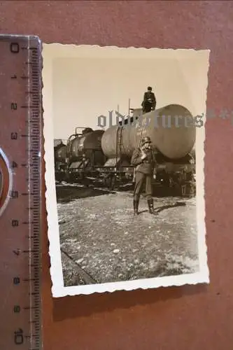 altes Foto - Wachsoldat - Tankwaggons  WL 1158 Eisenbahn  Frankreich ? 1943