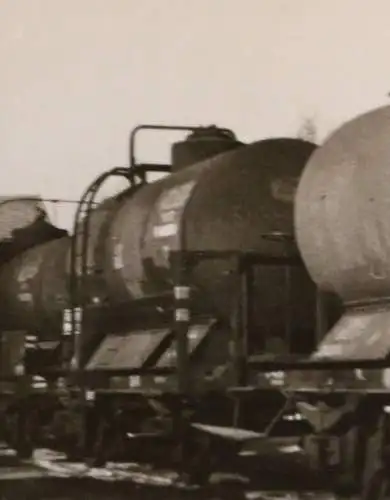 altes Foto - Wachsoldat - Tankwaggons  WL 1158 Eisenbahn  Frankreich ? 1943