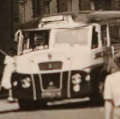 tolles altes Foto - Strassenansicht in Triberg 1951 - Oldtimer Bus