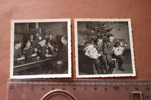 zwei tolle alte Fotos - Soldaten mit gr. Masken Laurel & Hardy und Polizist