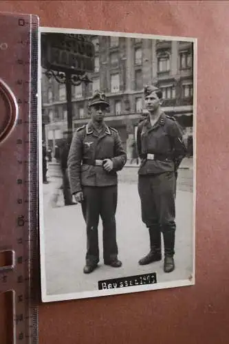 tolles altes Foto - zwei Soldaten Luftwaffe in Brüssel 1943