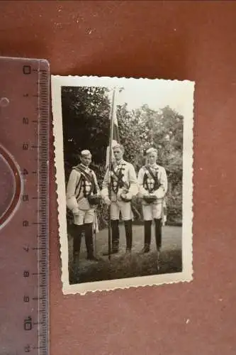 tolles altes Foto - Studentika - Burschenschaft mit Fahne - Ort ?? 30er Jahre ?