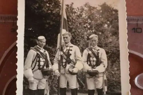 tolles altes Foto - Studentika - Burschenschaft mit Fahne - Ort ?? 30er Jahre ?