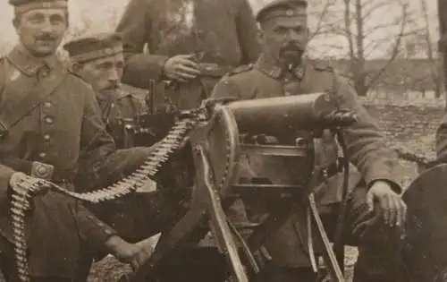 tolles altes Foto - MG-Trupp  - Kragenspiegel III B  13 Metallauflagen 1918