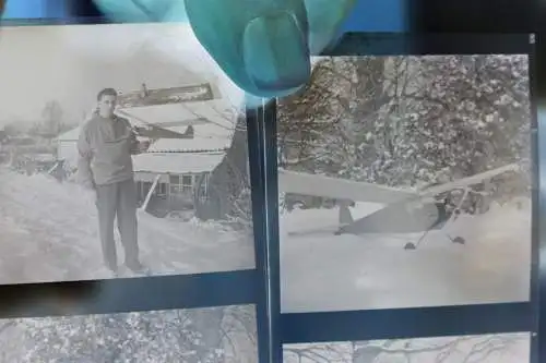 10 tolle alte Negative und fünf alte Abzüge - Mann mit Modellflugzeug 