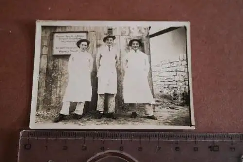 tolles altes Foto drei junge Männer - Bauarbeiter ??? Baustellenschild 20-30er 