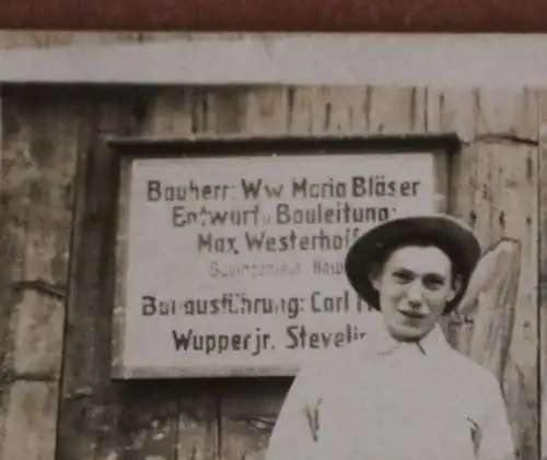 tolles altes Foto drei junge Männer - Bauarbeiter ??? Baustellenschild 20-30er 