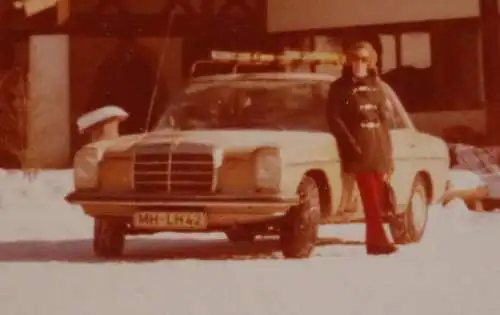 tolles altes Farbfoto - Oldtimer Mercedes Benz vor Hotel ? in den Bergen