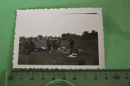 tolles altes Foto - deutsche Soldaten mit erbeutetem Geschütz