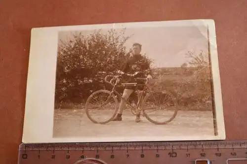 tolles altes Foto - junger Mann mit seinem Rennrad - Fahrrad - 1910-20 ?