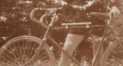 tolles altes Foto - junger Mann mit seinem Rennrad - Fahrrad - 1910-20 ?