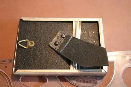 schöner kleiner Bilderrahmen  für 6x9 Fotos - Alter ???