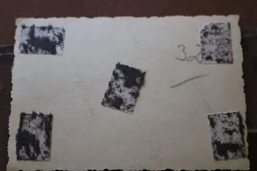 tolles altes Foto -Kriegsschiff auf See mit angetretenen Matrosen 