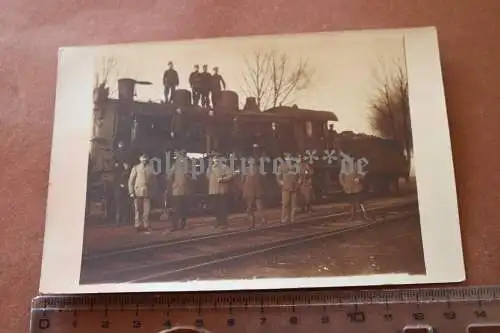 altes Foto Personal und Dampflokomotive - 1 Weltkrieg ??