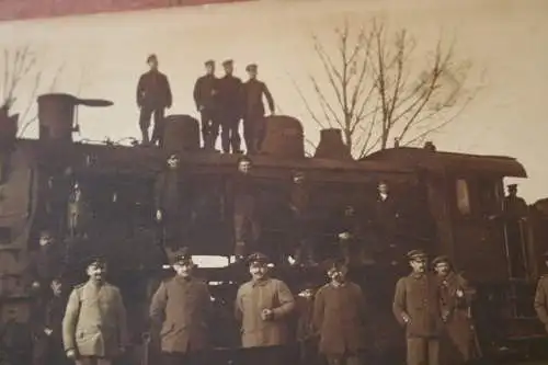 altes Foto Personal und Dampflokomotive - 1 Weltkrieg ??  