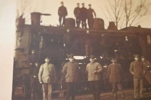 altes Foto Personal und Dampflokomotive - 1 Weltkrieg ??  
