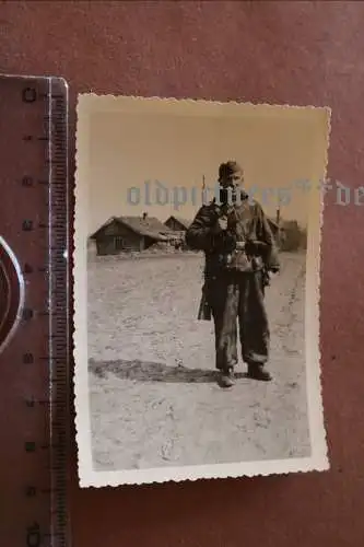 tolles altes Foto - Soldat Splintertarn ?  Eierhandgranaten an Koppel 